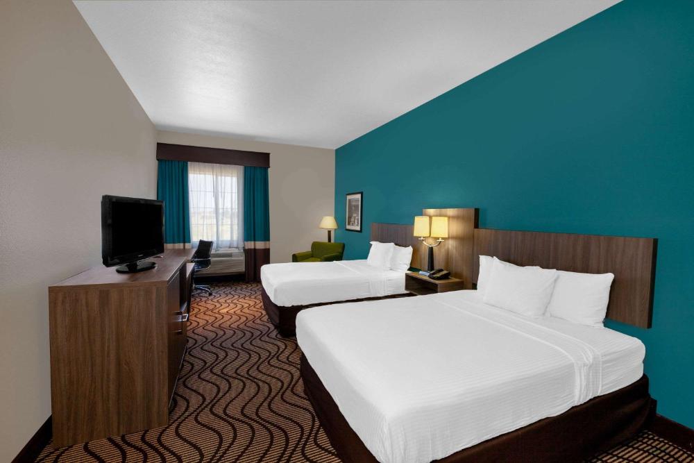 Deluxe Queen Room with Two Queen Beds interior